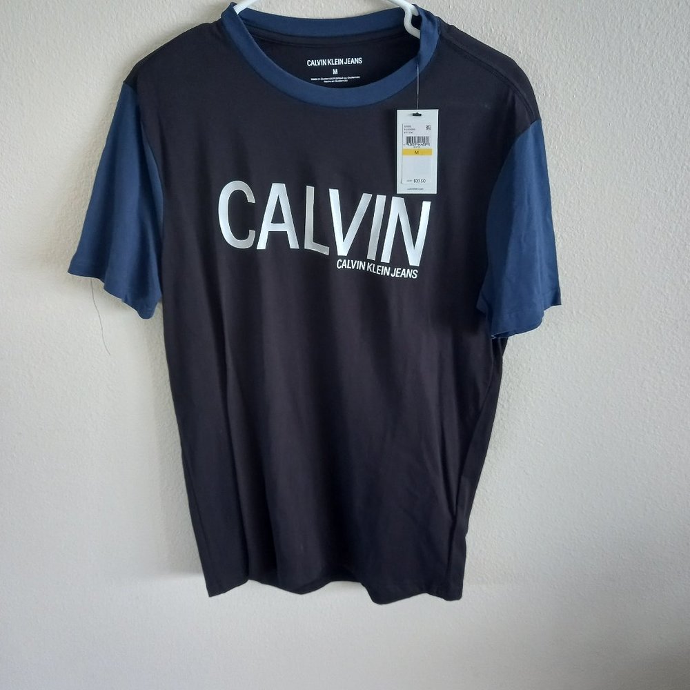 Calvin Klein T-shirt Medium